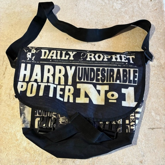 Hot Topic Harry Potter Messenger Bag - Picture 1 of 6